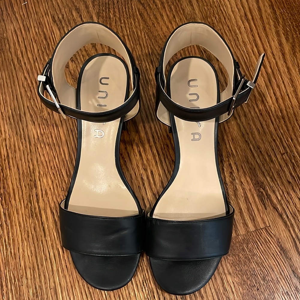 Block Heels - Picture 2 of 12